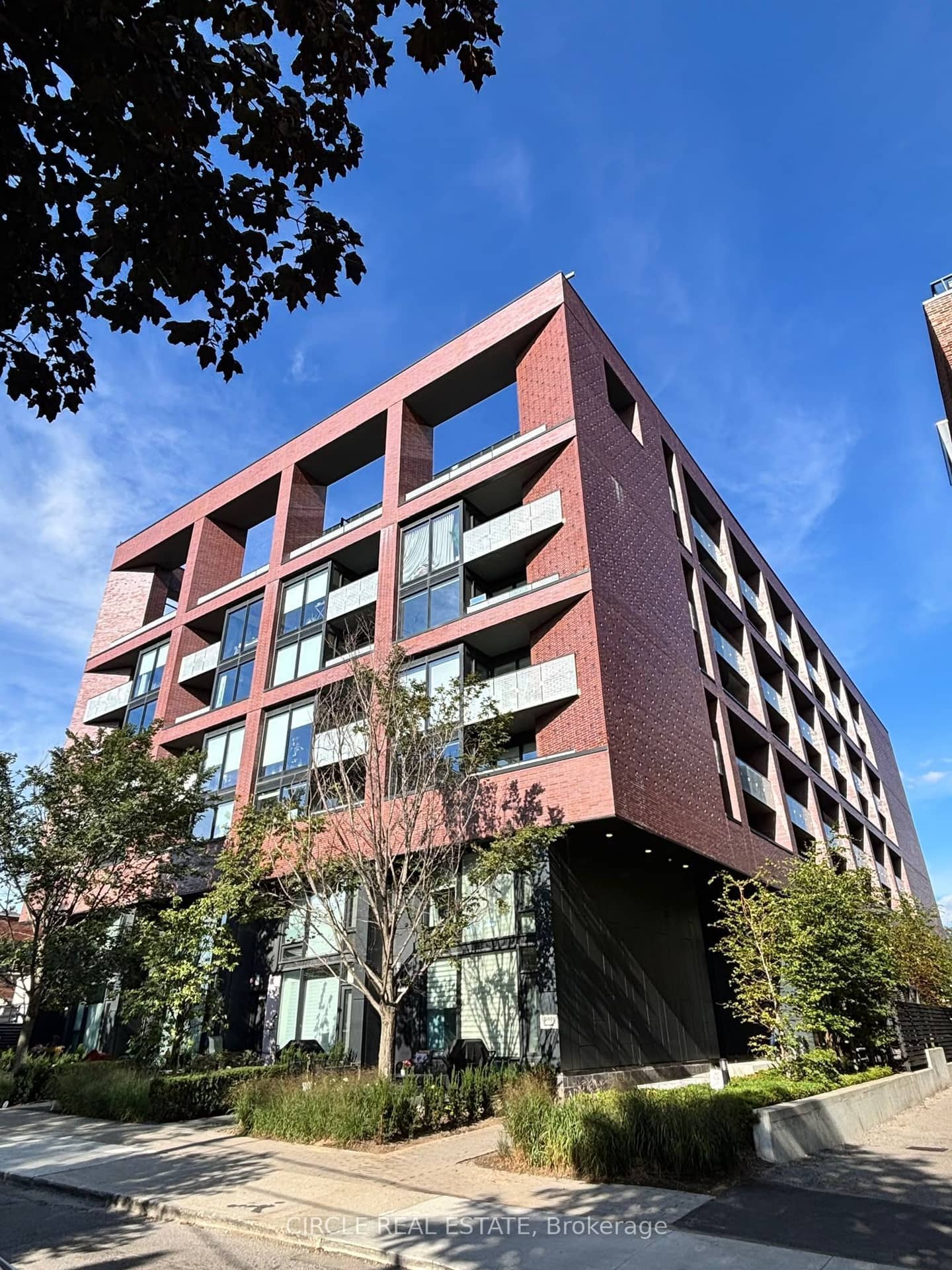383 Sorauren Avenue 716, Toronto, ON M6R 2G5