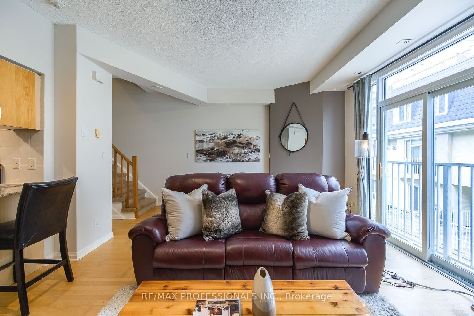 32 Stadium Road 327, Toronto, ON M5V 3P4
