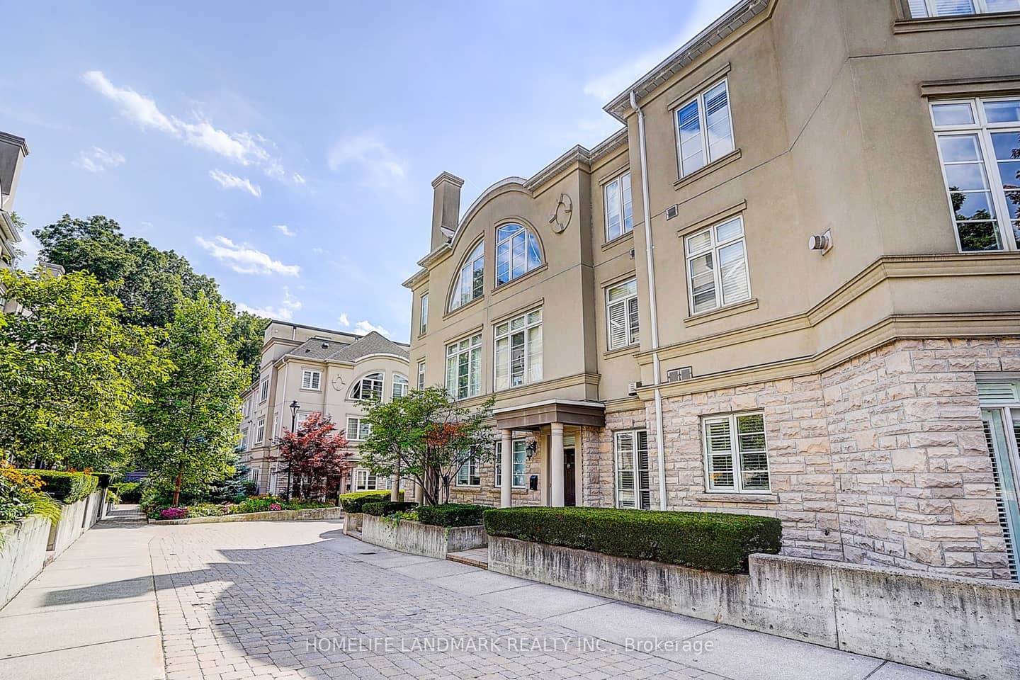 51 York Mills Road 309, Toronto, ON M2P 1B6