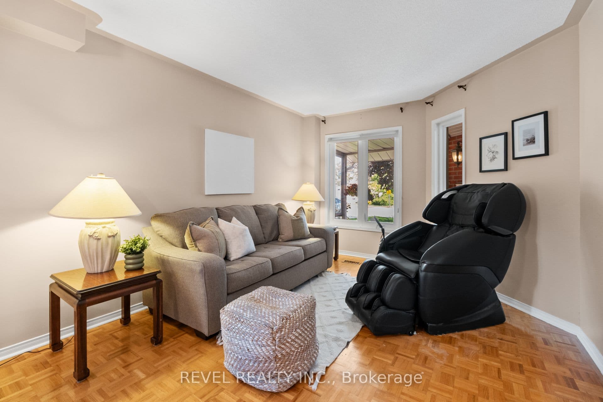 1263 Bantham Street, Mississauga, ON L5V 1Y8