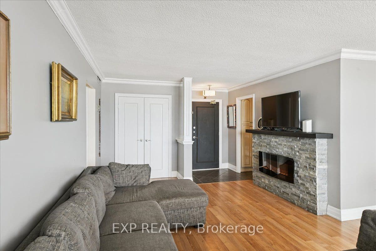 44 Longbourne Drive 412, Toronto, ON M9R 2M7