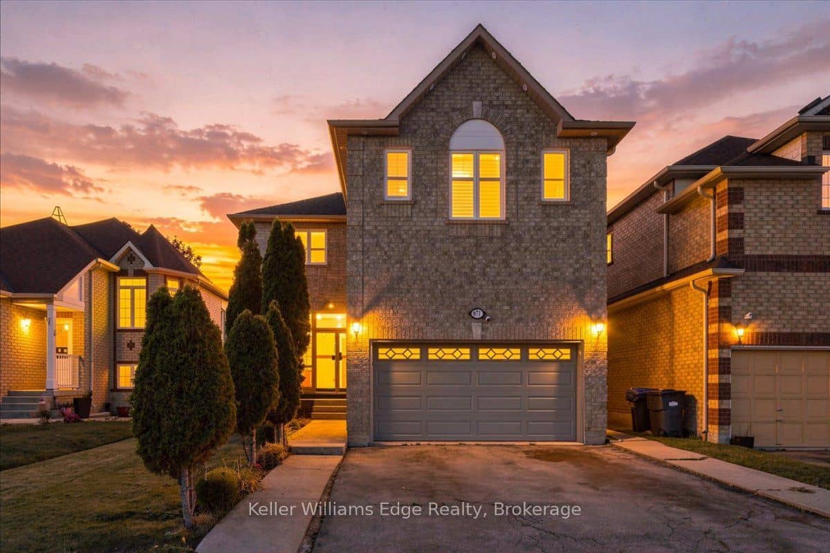 671 Twain Avenue, Mississauga, ON L5W 1K7