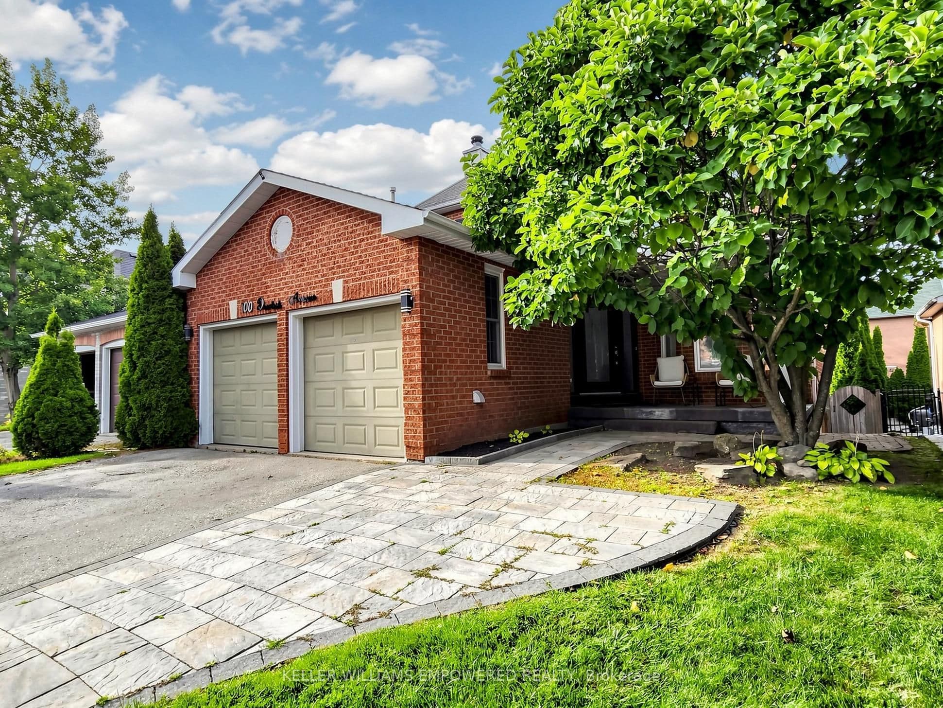 100 Dawlish Avenue, Aurora, ON L4G 6R4
