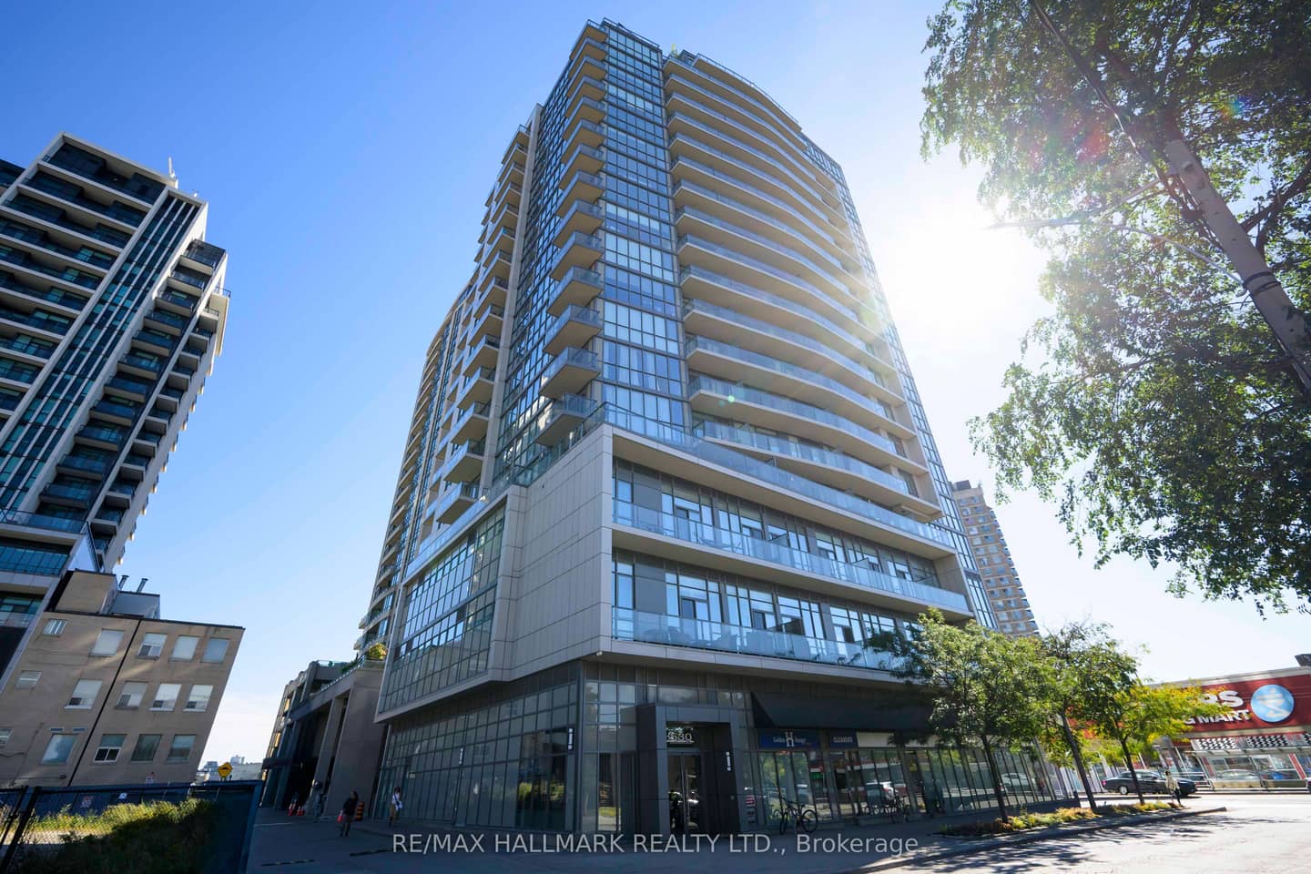 530 St Clair Avenue W 1404, Toronto, ON M6C 0A2