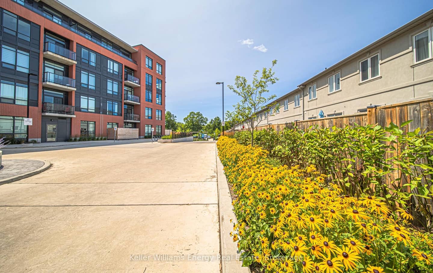 1010 Dundas Street E 301, Whitby, ON L1N 0L6