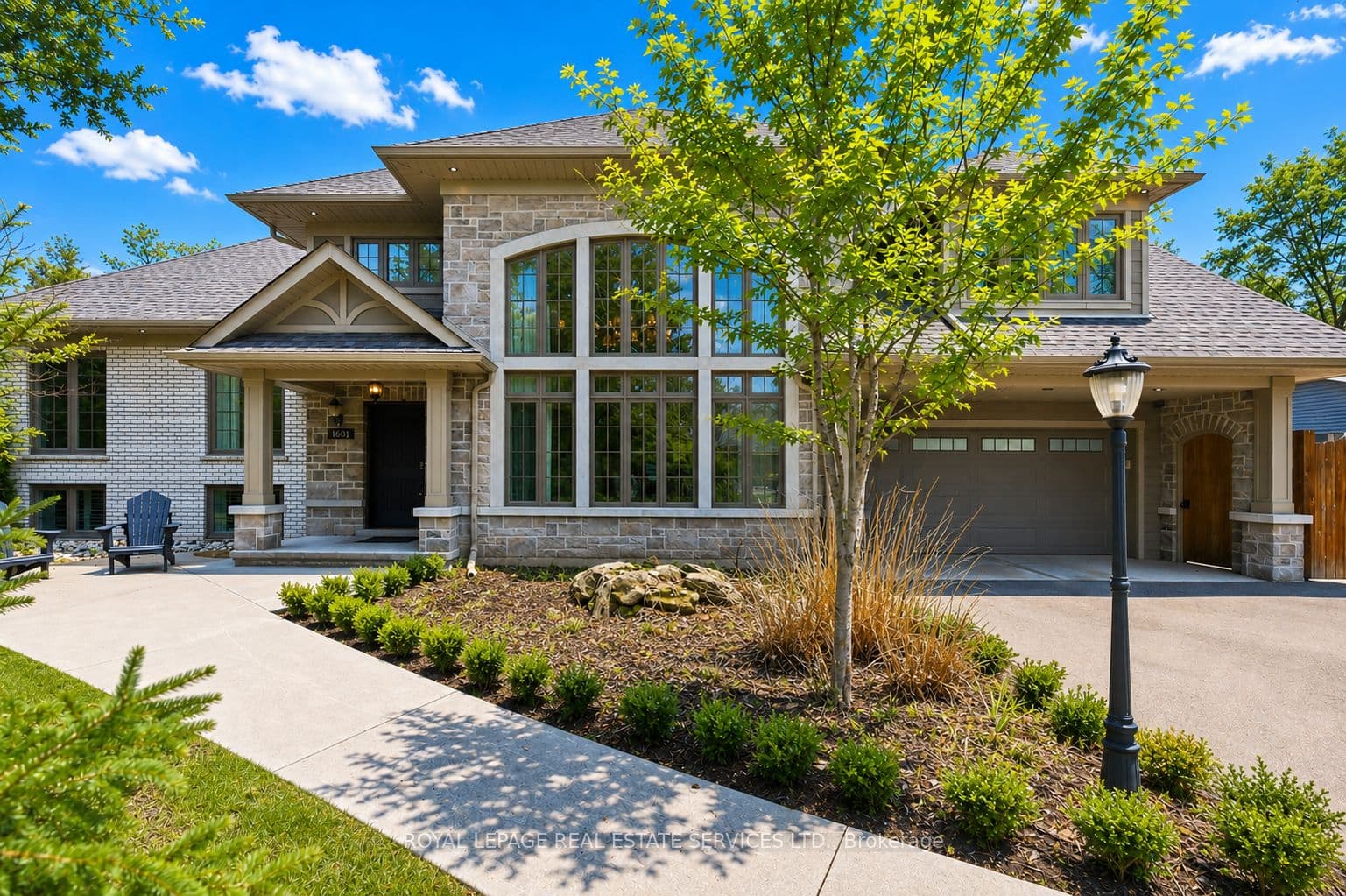 1601 Venetia Drive, Oakville, ON L6L 1K8