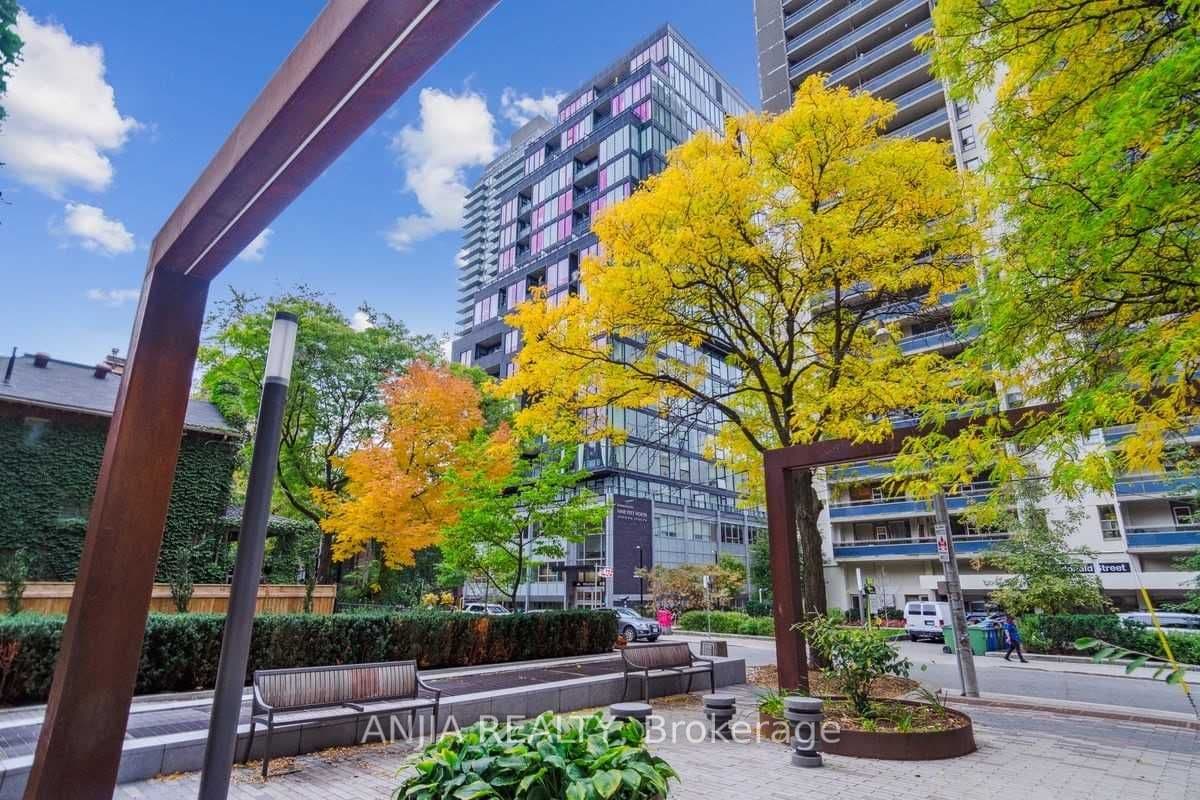 17 Dundonald Street 409, Toronto, ON M4Y 1K3