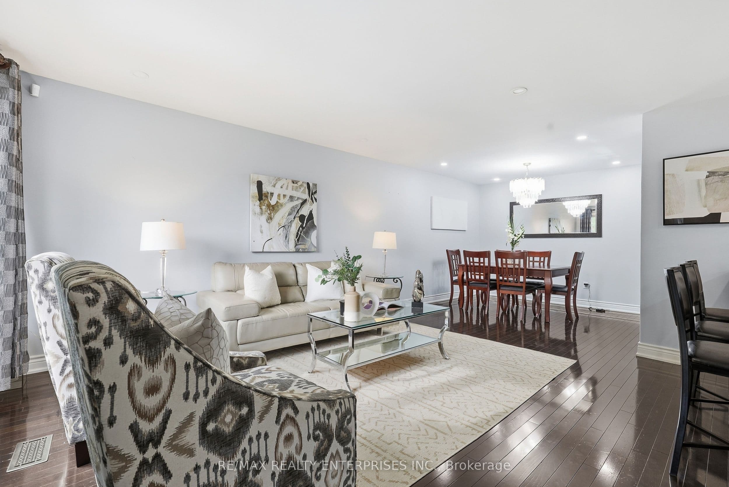 2506 Cobbinshaw Circle, Mississauga, ON L5N 2G3