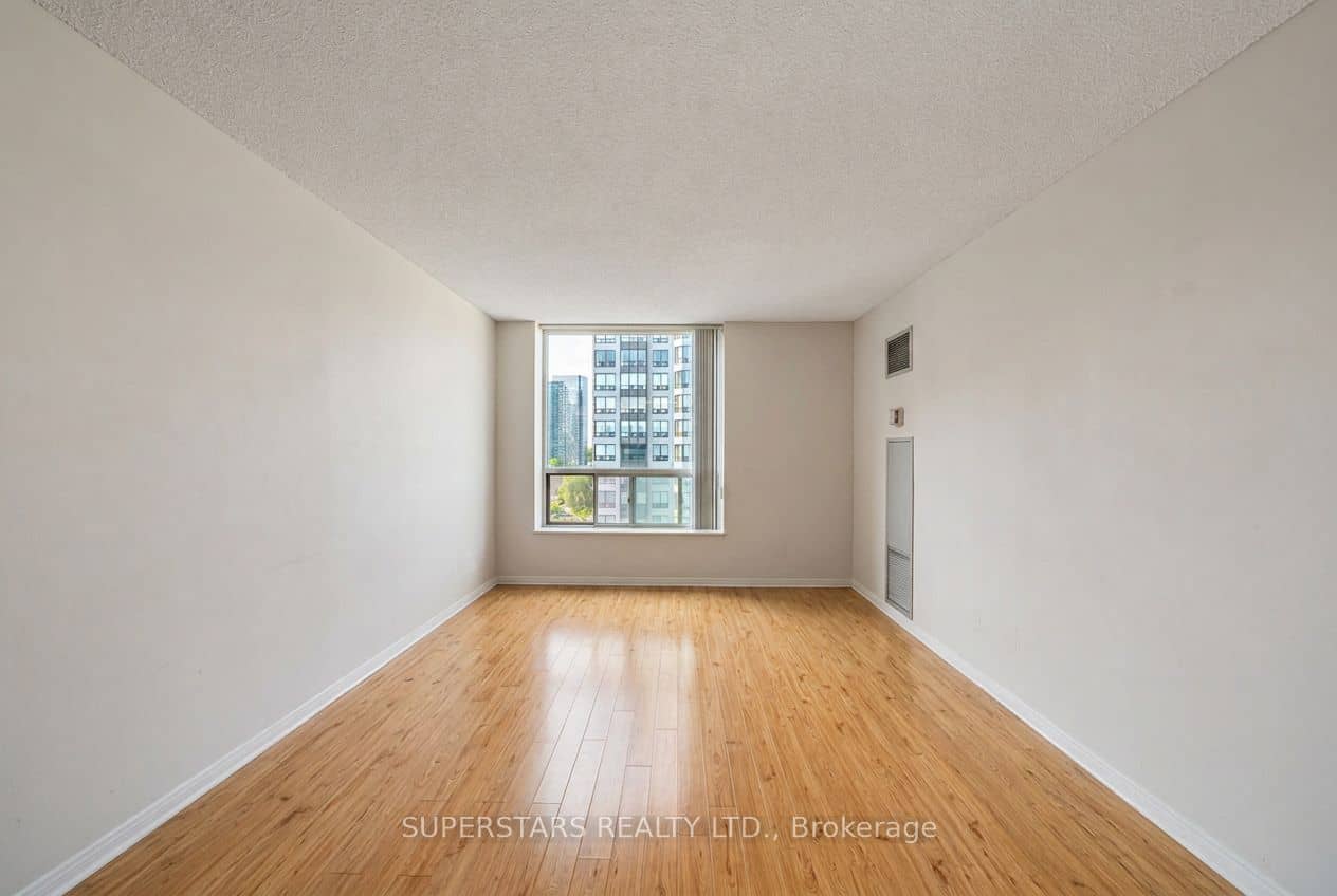 28 Pemberton Avenue 1110, Toronto, ON M2M 4L1