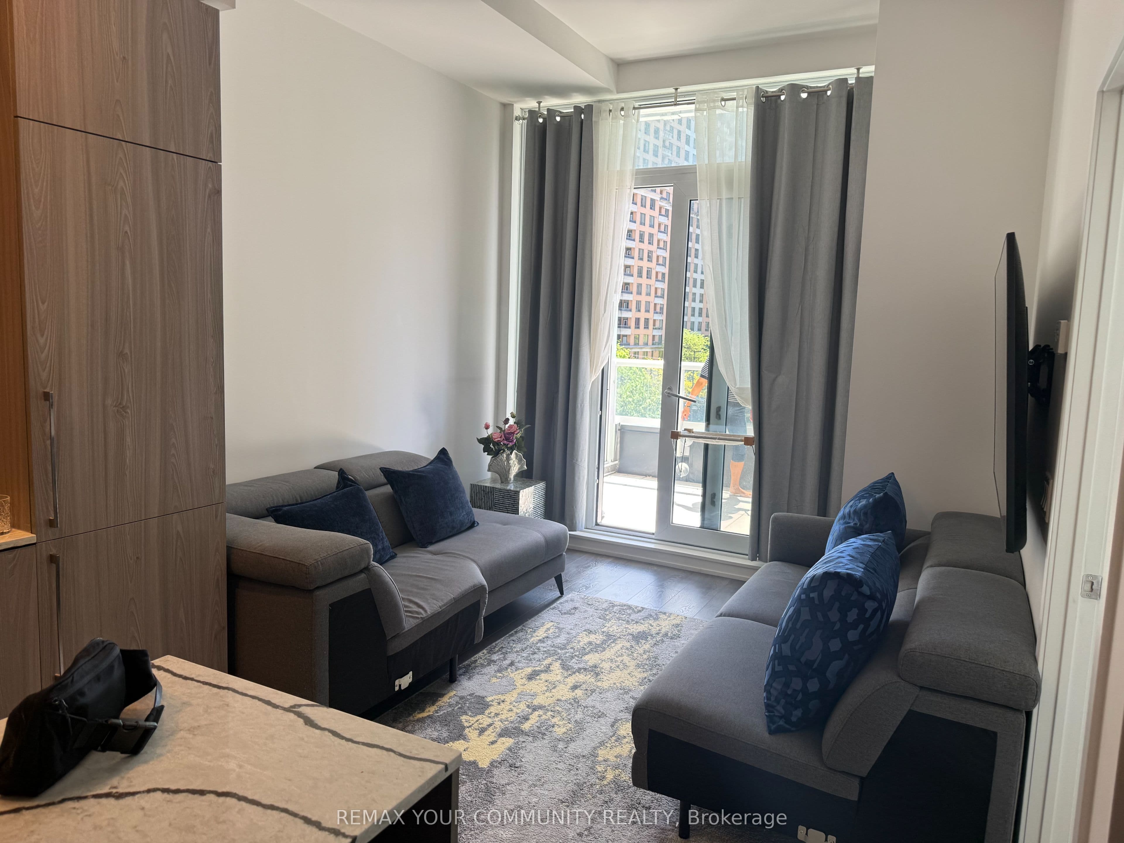 15 Holmes Avenue 401, Toronto, ON M2N 0L4