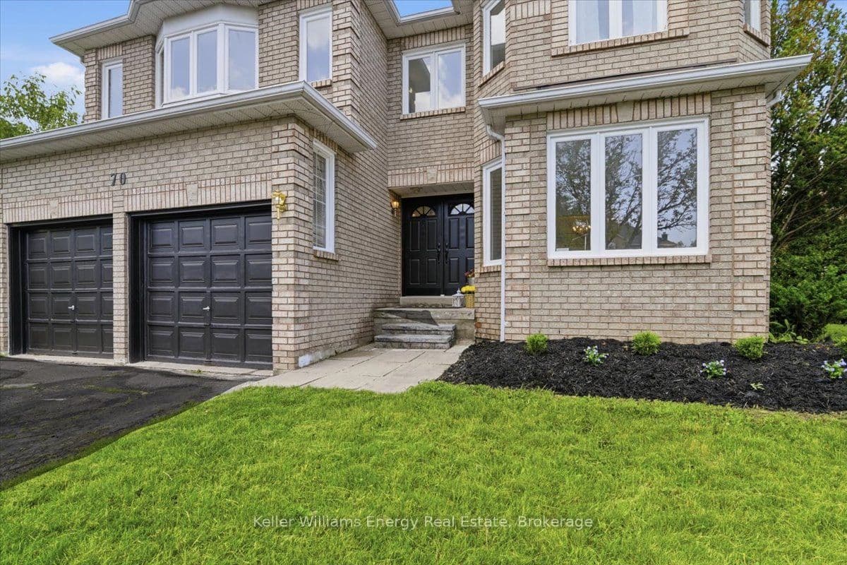 70 Willowbrook Drive, Whitby, ON L1R 2A8