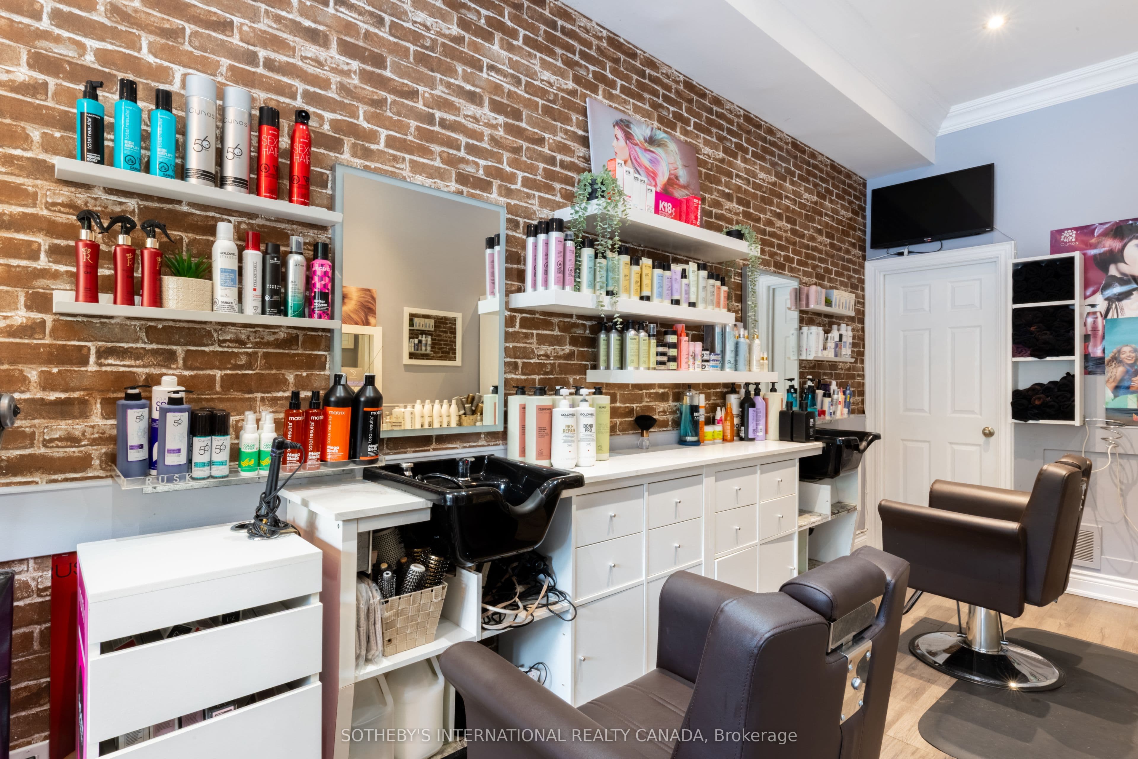 960A The Queensway, Toronto, ON M8Z 1P5