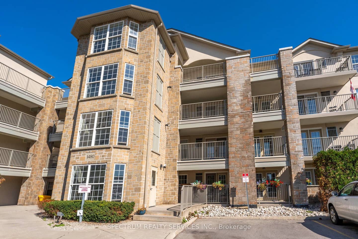 1480 Bishops Gate 208, Oakville, ON L6M 4N4