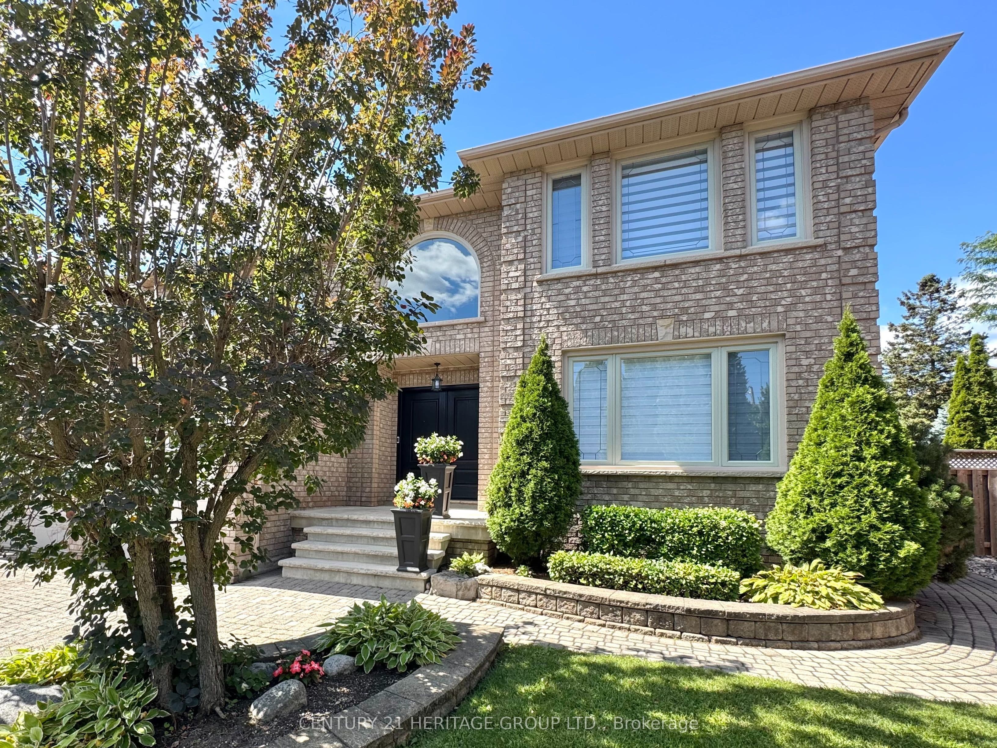 12 Lavinio Court, Vaughan, ON L6A 1V8