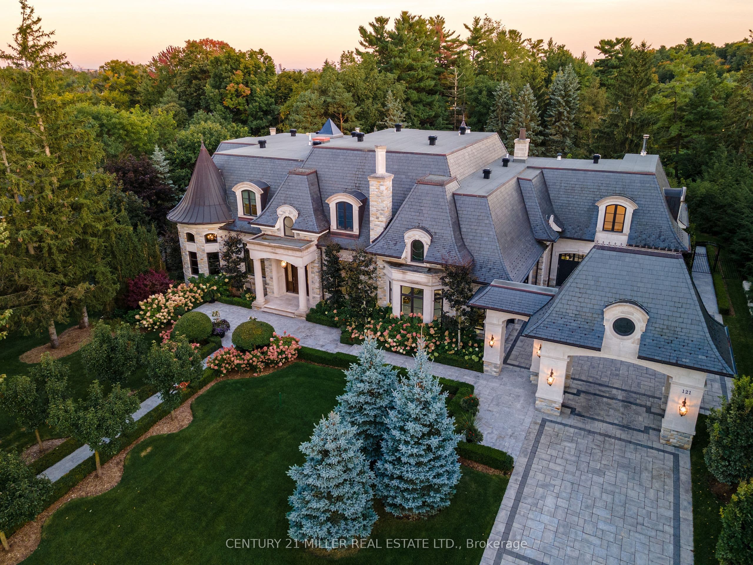 121 Rebecca Court, Vaughan, ON L6A 1G2