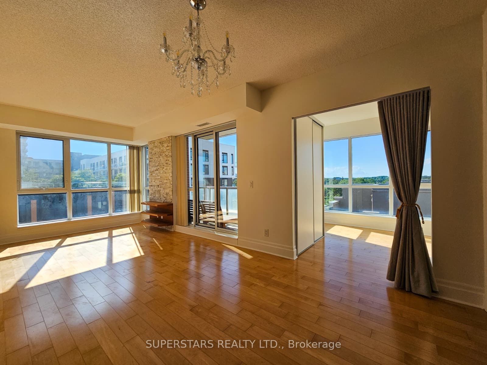 1 Upper Duke Crescent 509, Markham, ON L6G 0B6