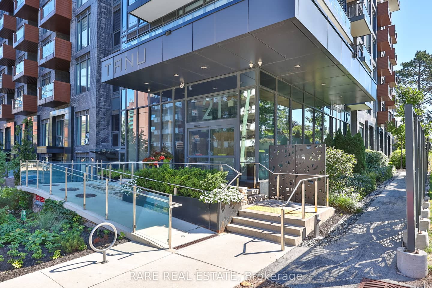 21 Park Street E 308, Mississauga, ON L5G 0C2