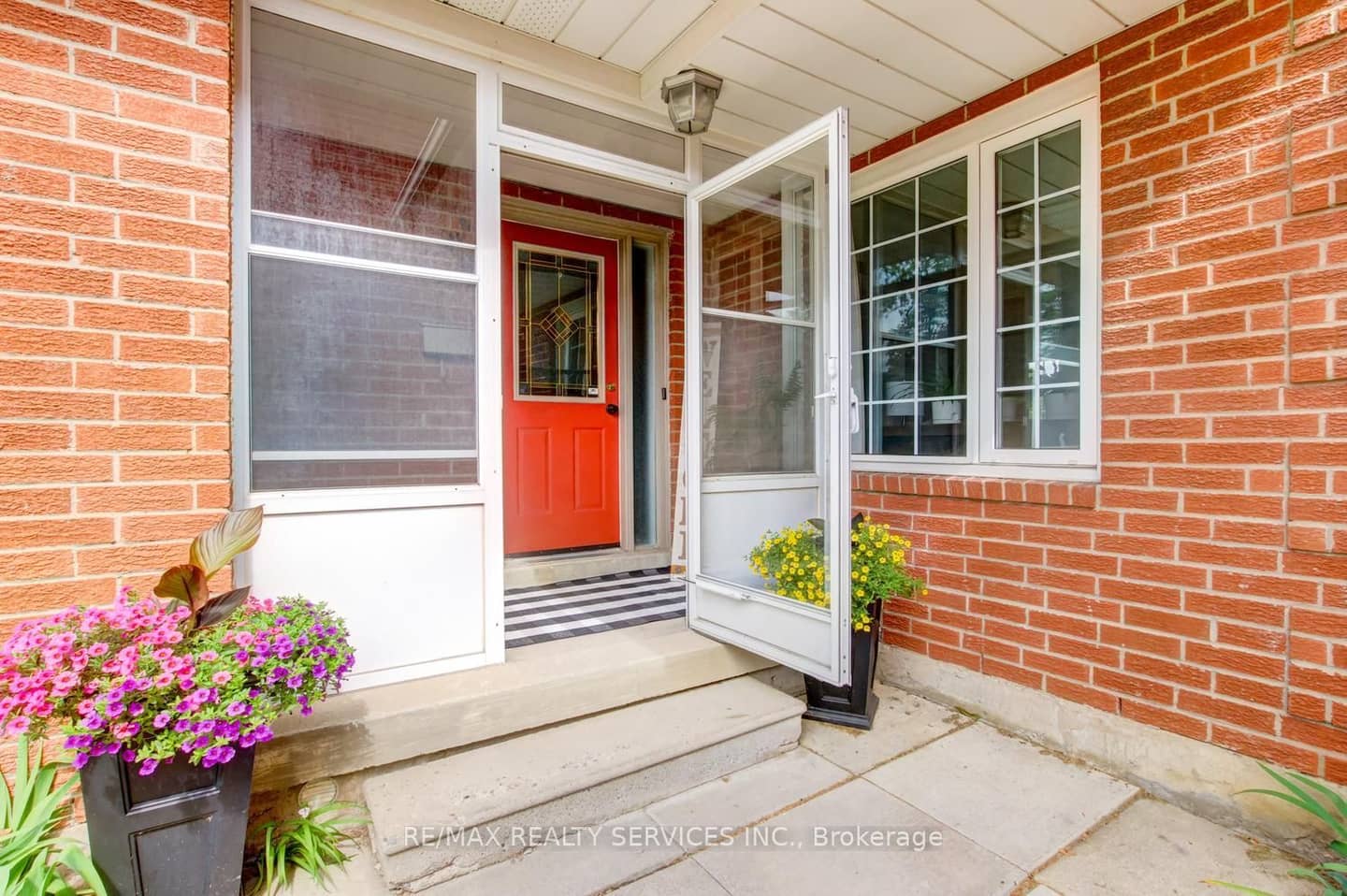 16 Cavalier Court, Brampton, ON L6V 3K6