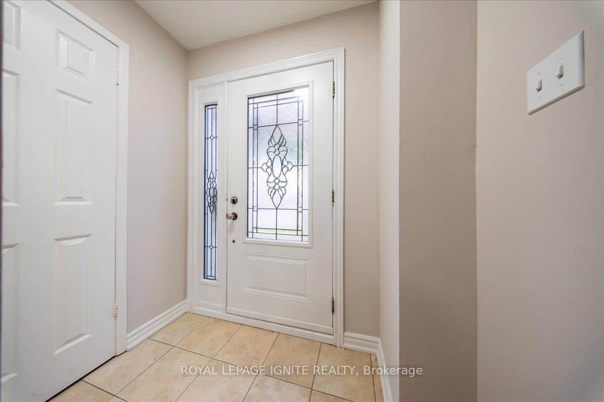 1180 Mississauga Valley Boulevard #103, Mississauga, ON L5A 3M9