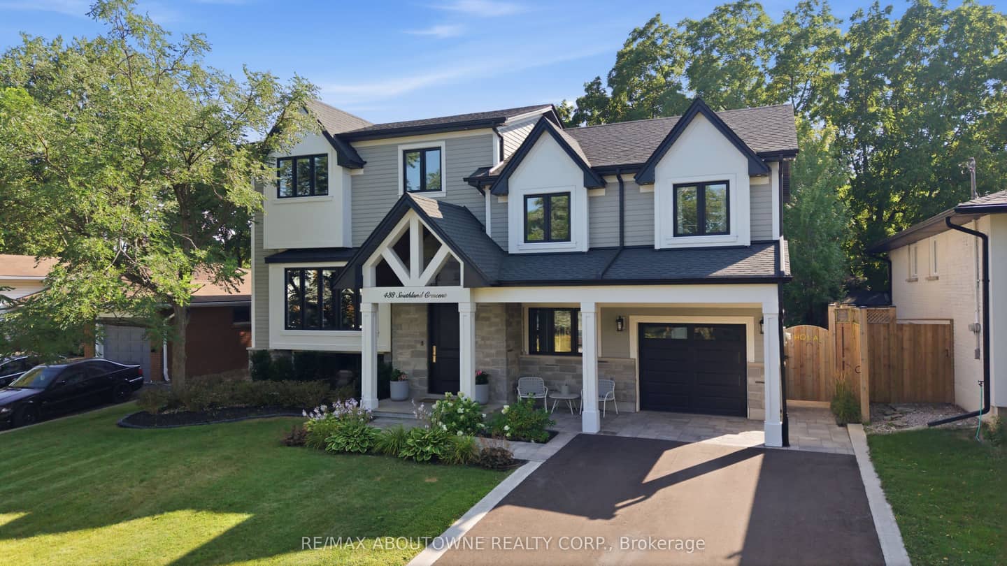 438 Southland Crescent, Oakville, ON L6L 3N8