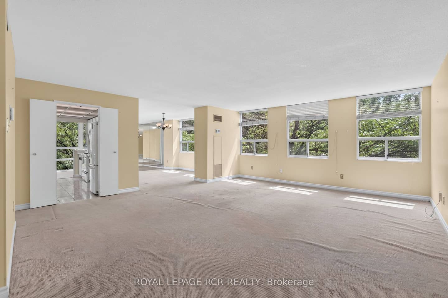 3650 Kaneff Crescent 303, Mississauga, ON L5A 4A1