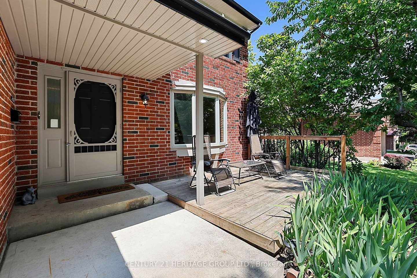 214 Lancaster Avenue, Newmarket, ON L3Y 5X2