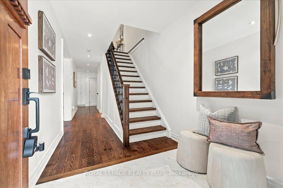 1865 Barsuda Drive, Mississauga, ON L5J 1V3