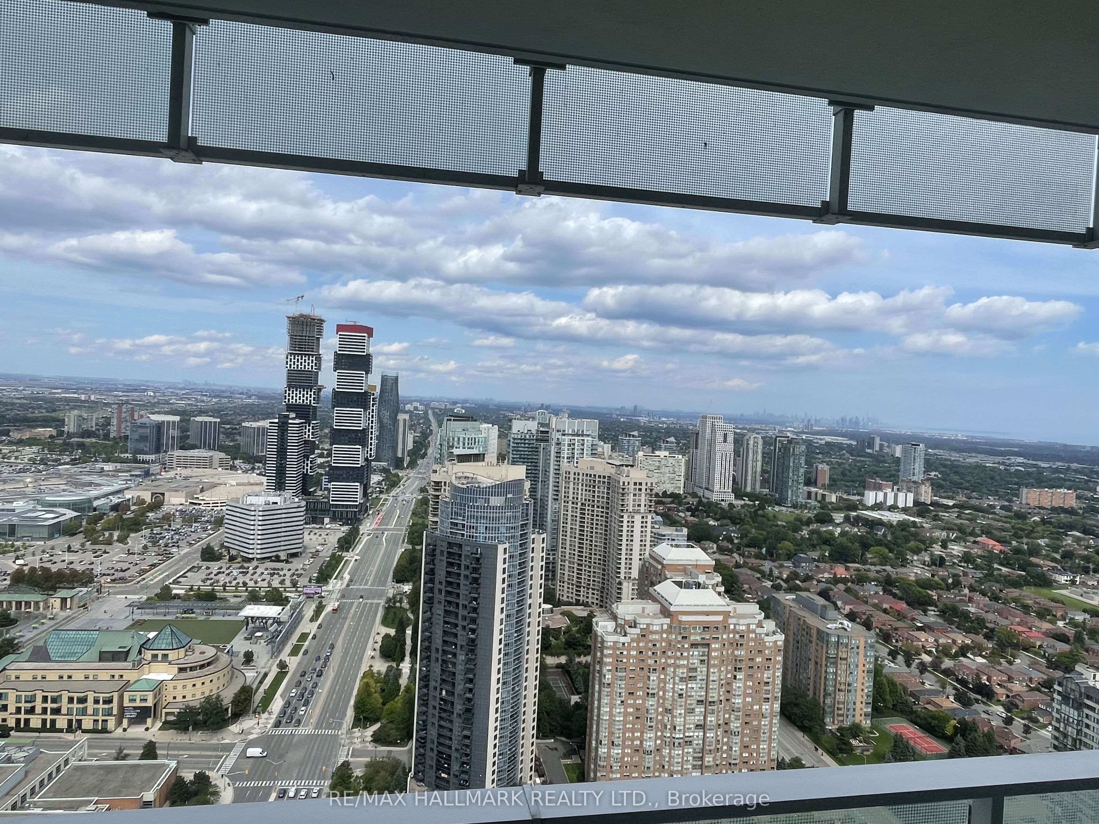 3900 Confederation Parkway 4111, Mississauga, ON L5B 0M3