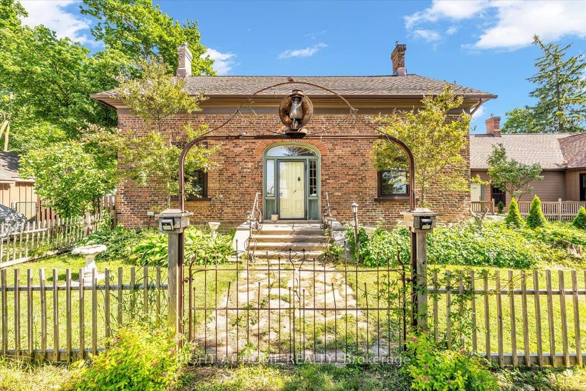 1320 King Street, Scugog, ON L9L 1B5