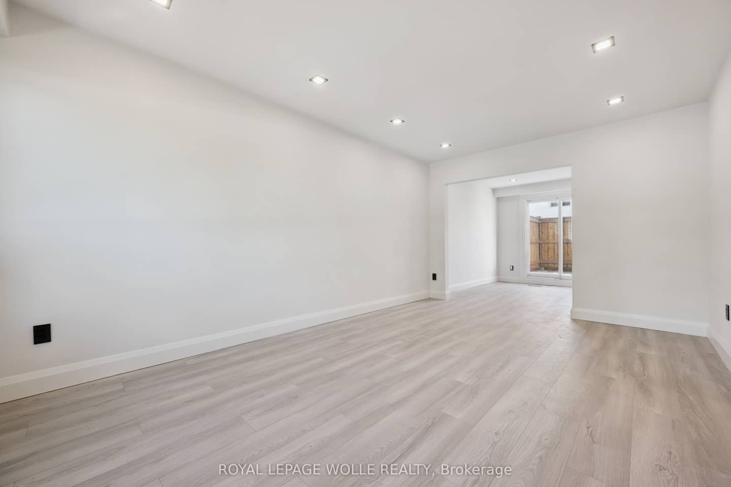 5475 Lakeshore Road 107, Burlington, ON L7L 1E1