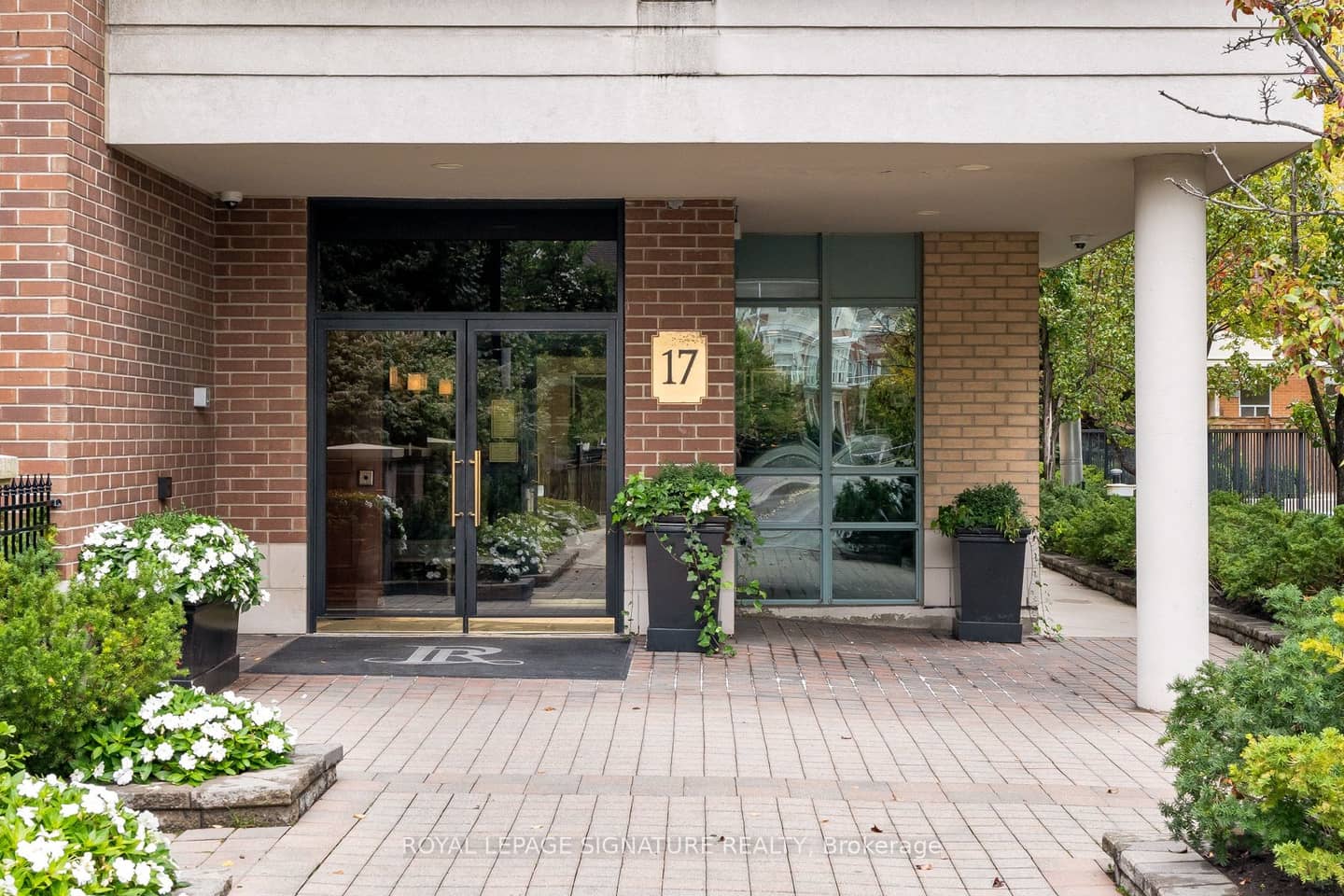 17 Michael Power Place 601, Toronto, ON M9A 5G5