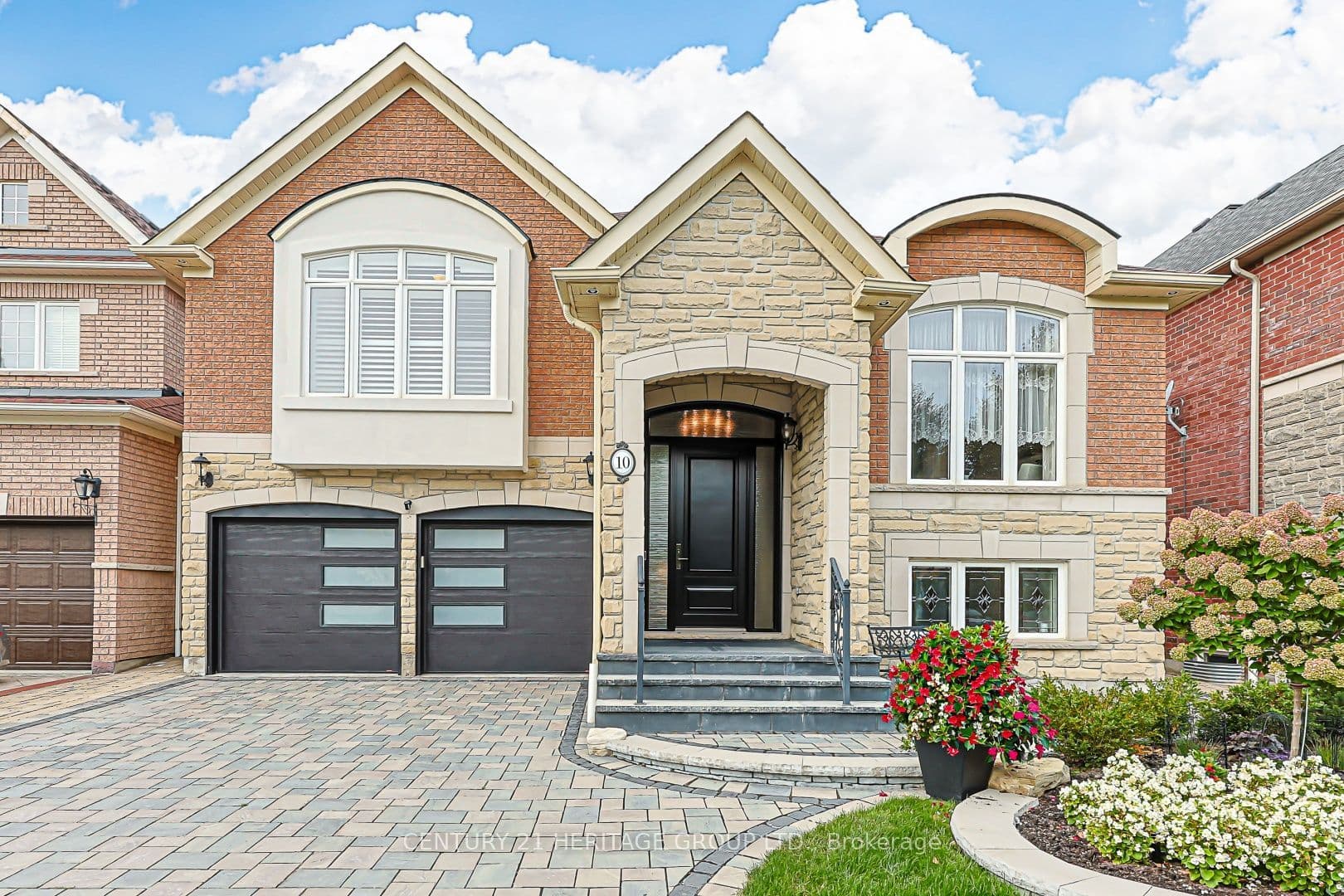 10 Weslock Crescent W, Aurora, ON L4G 7Y9
