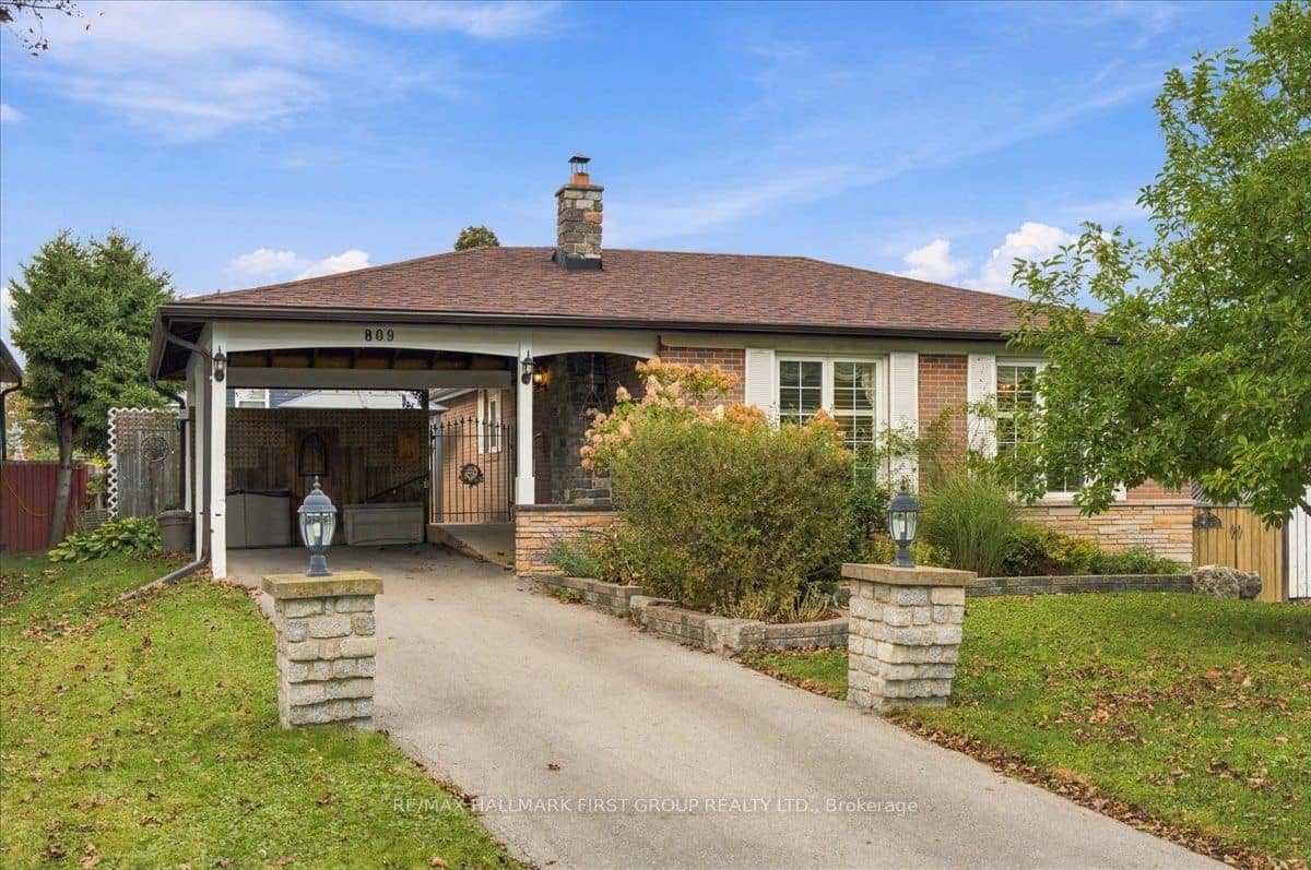 809 Bem Avenue, Pickering, ON L1W 1X2