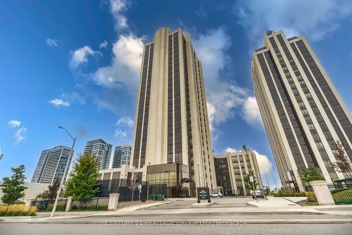 9075 Jane Street 1807, Vaughan, ON L4K 0L7