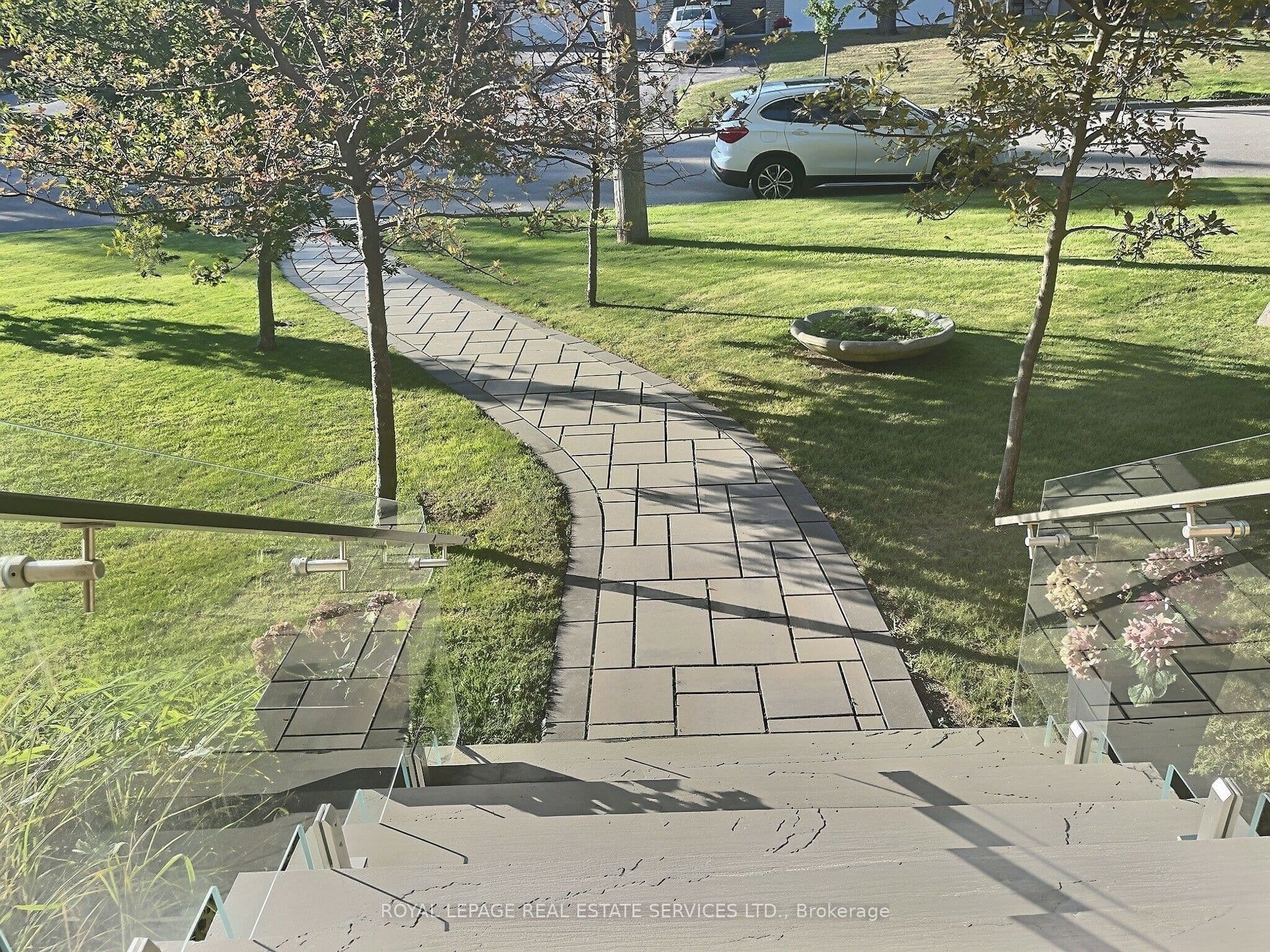 33 Blue Forest Drive, Toronto, ON M3H 4W4