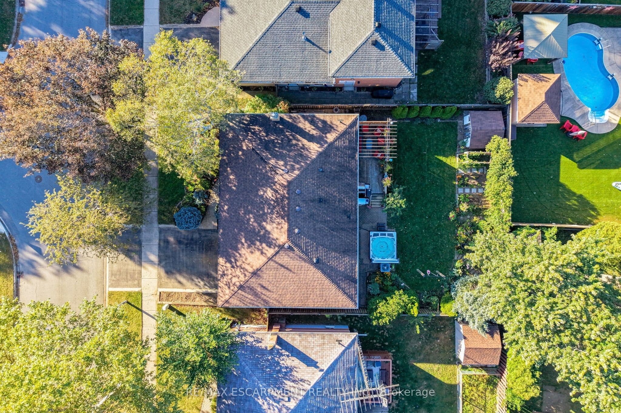 1060 Dowland Crescent, Burlington, ON L7T 4C8