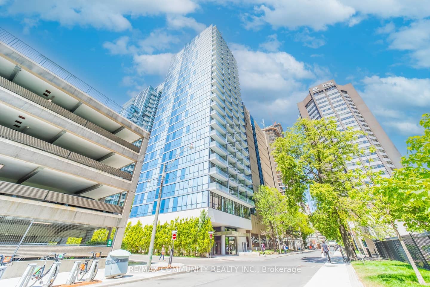 210 Simcoe Street 1210, Toronto, ON M5T 2W5
