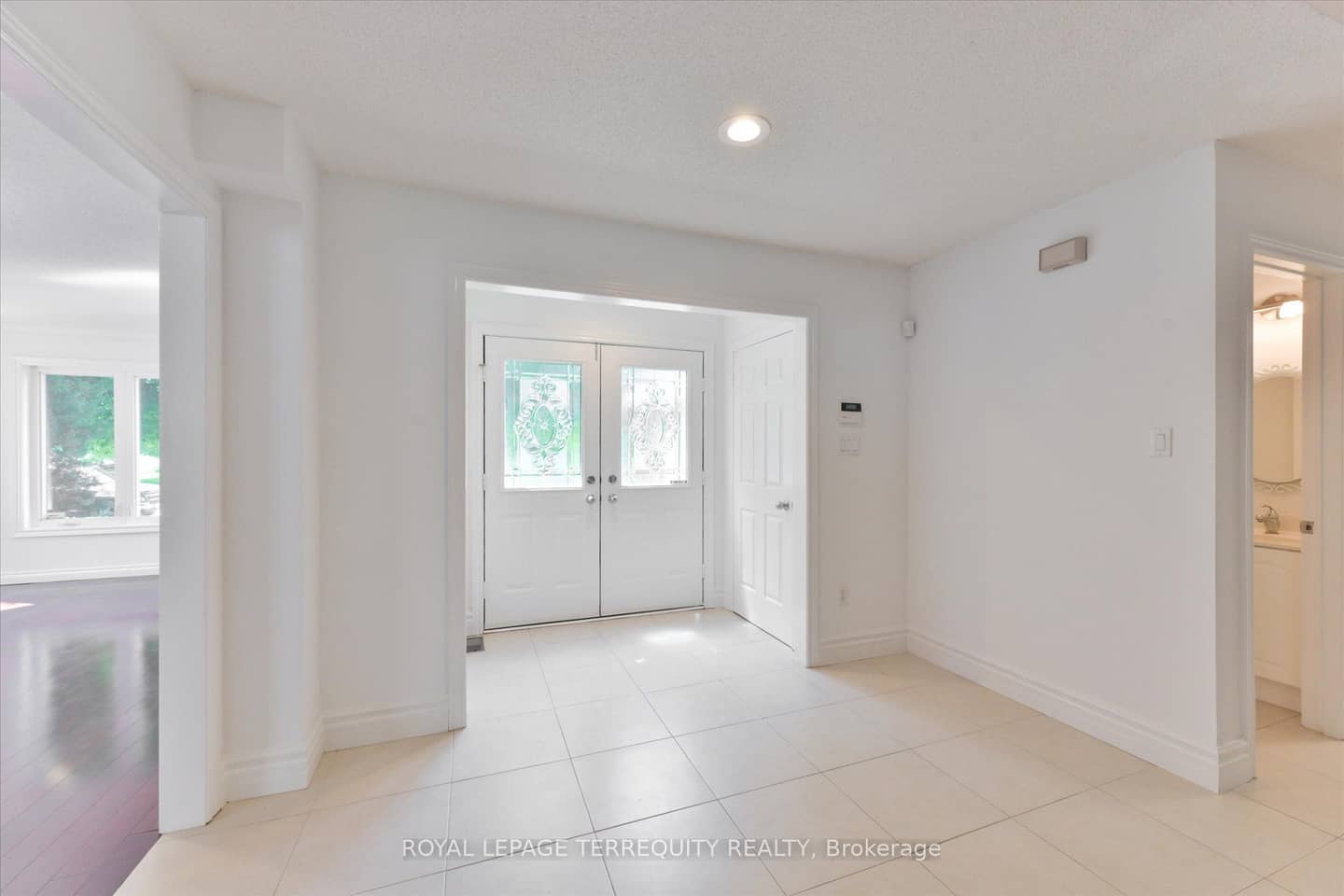 2216 Dunvegan Avenue, Oakville, ON L6J 6P7