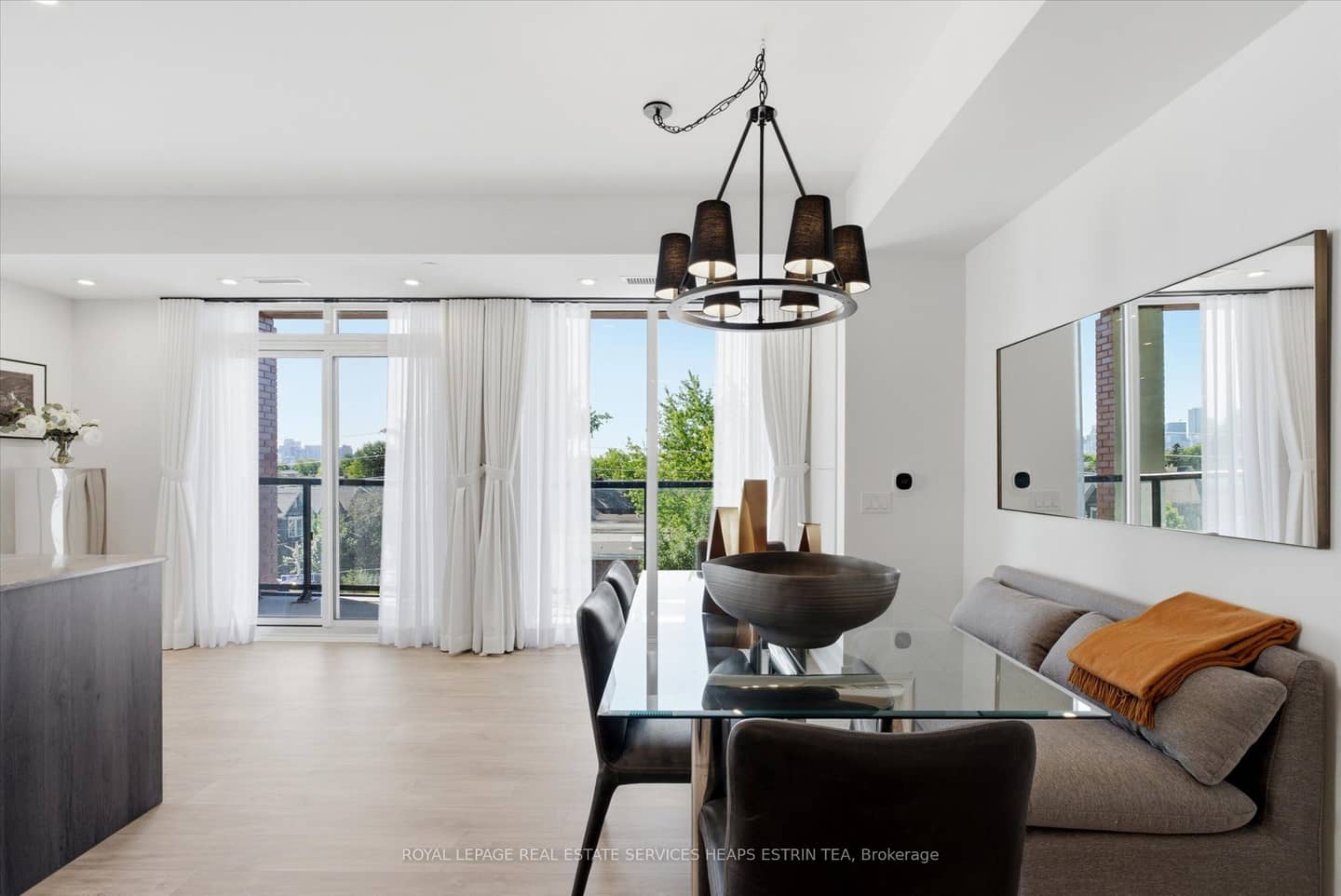 858 Dupont Street 328, Toronto, ON M6G 1Z7