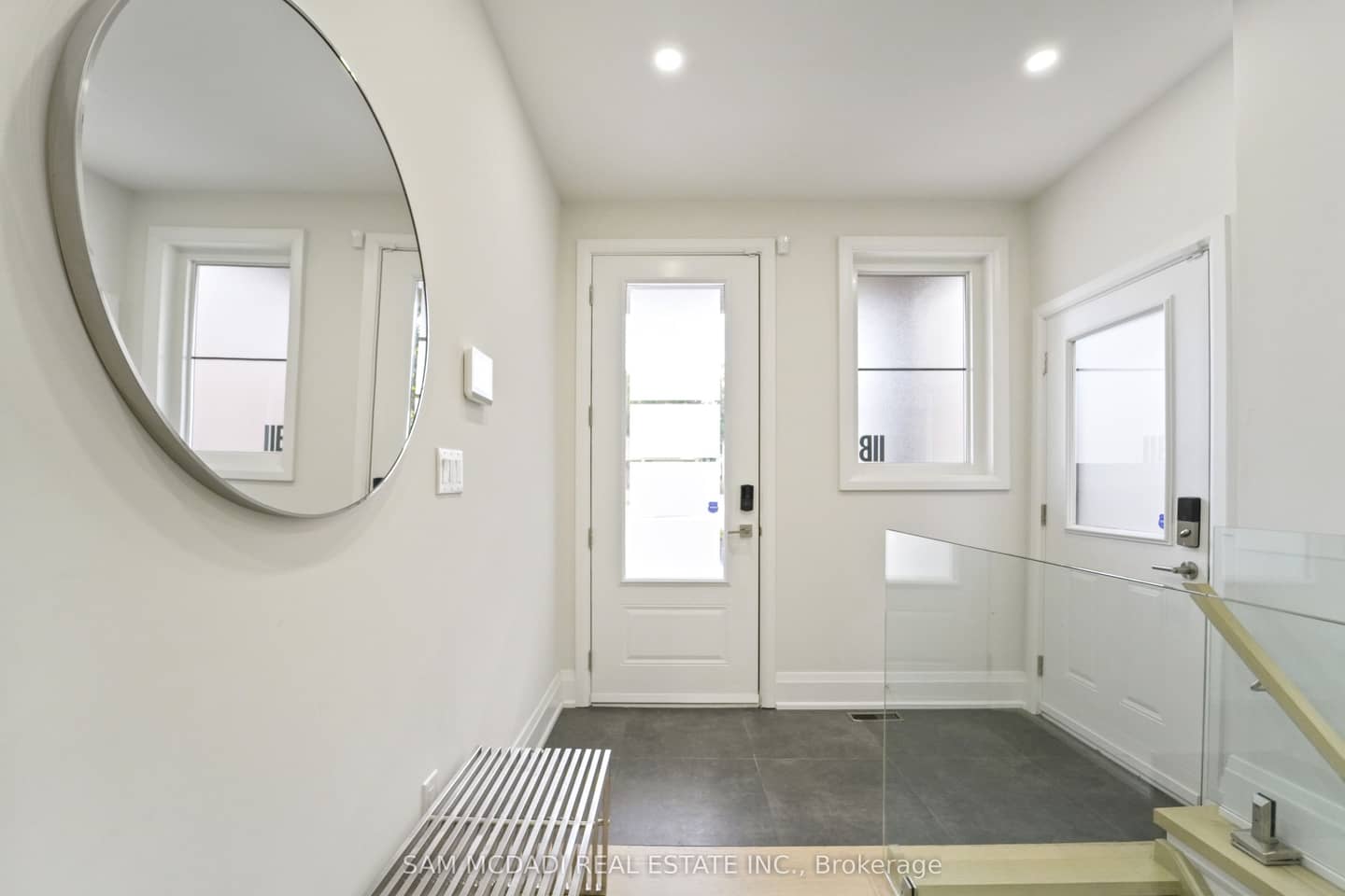 11B Maple Avenue N, Mississauga, ON L5H 2R9