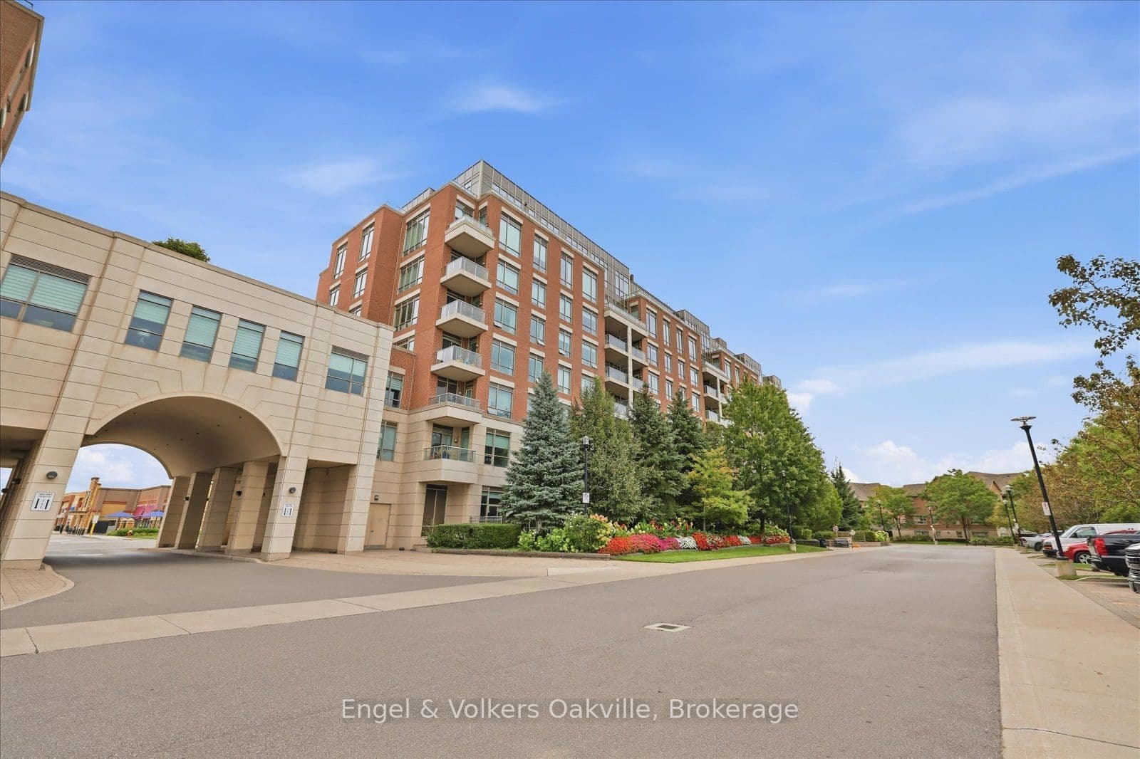 2470 Prince Michael Drive 611, Oakville, ON L6H 0G9