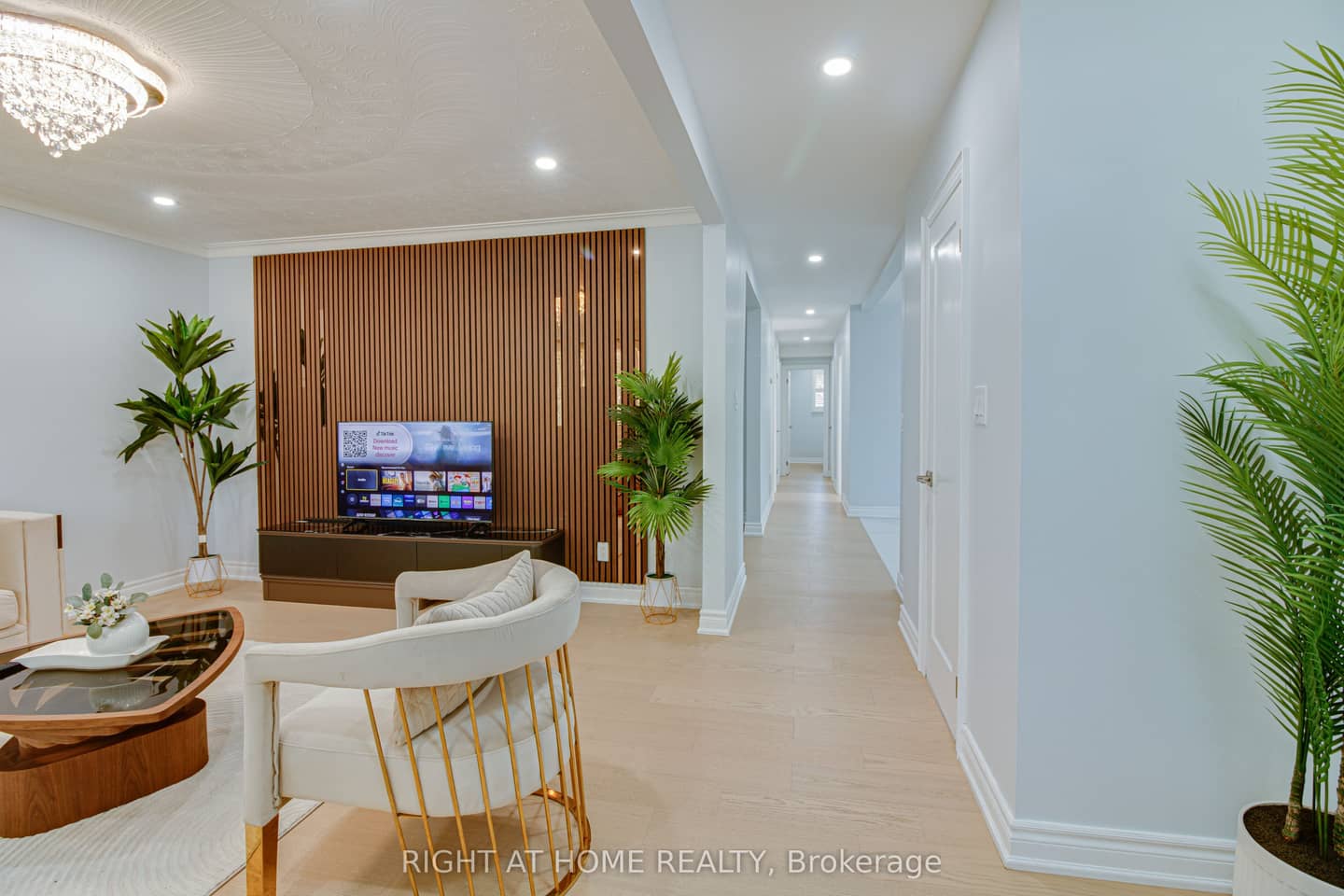 37 Mason Road, Toronto, ON M1M 3P9
