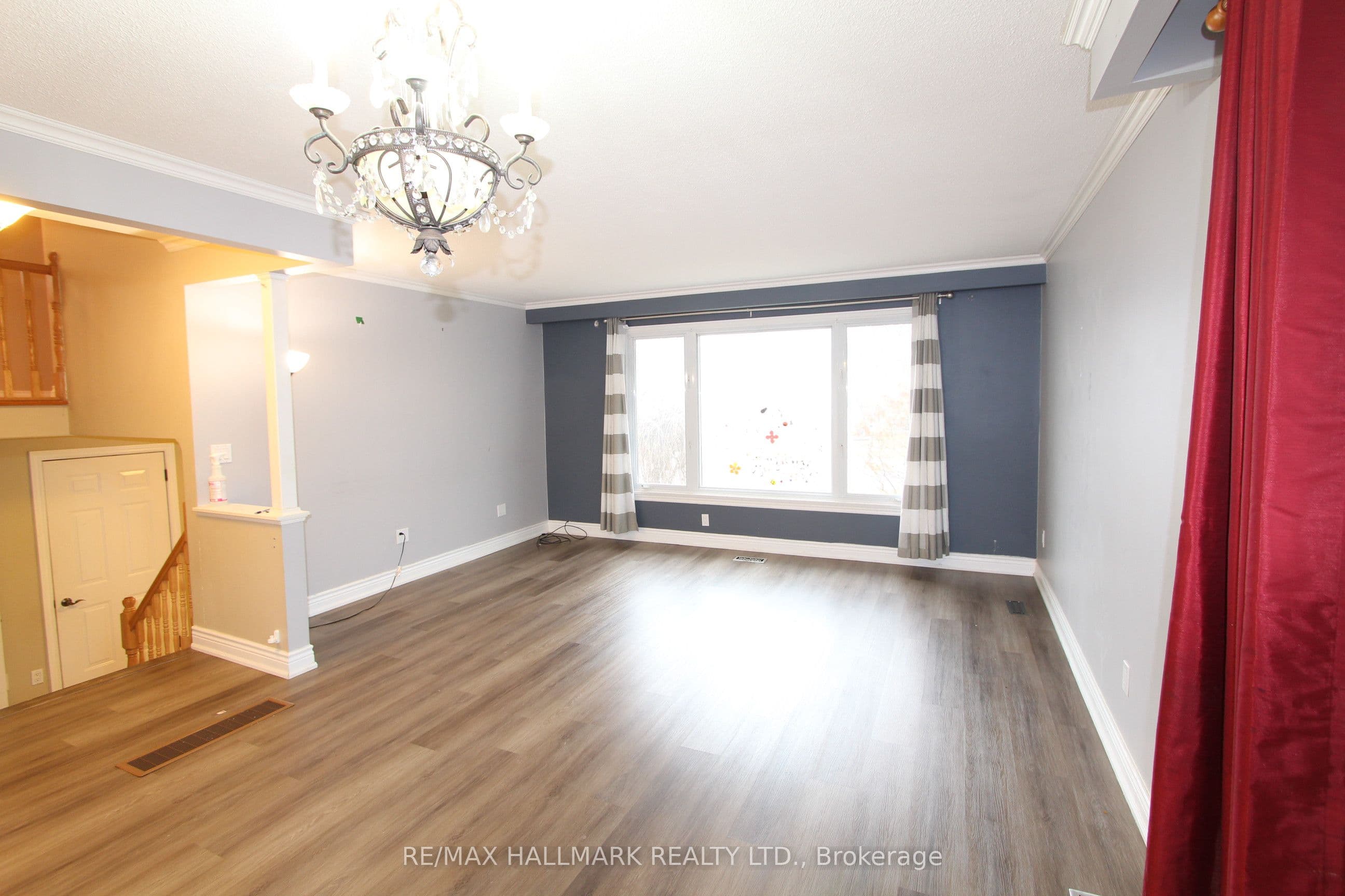 8 Meadowland Avenue Upper Unit, Barrie, ON L4N 2Y4