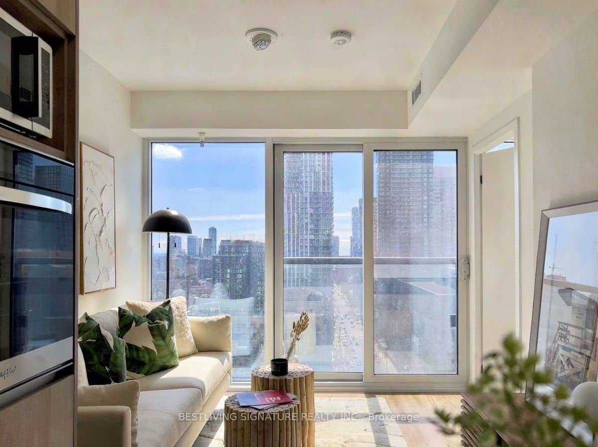 319 Jarvis Street 1802, Toronto, ON M5B 0C8