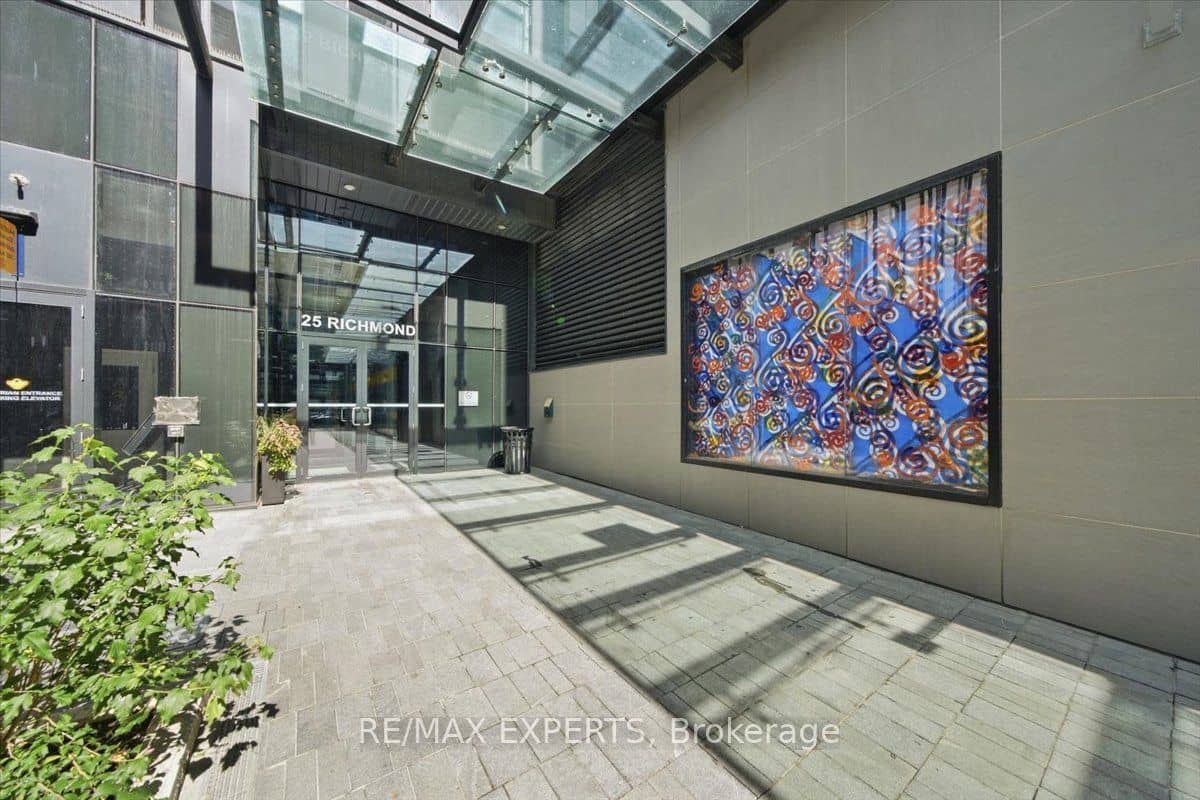 25 Richmond Street E 1815, Toronto, ON M5C 0A6