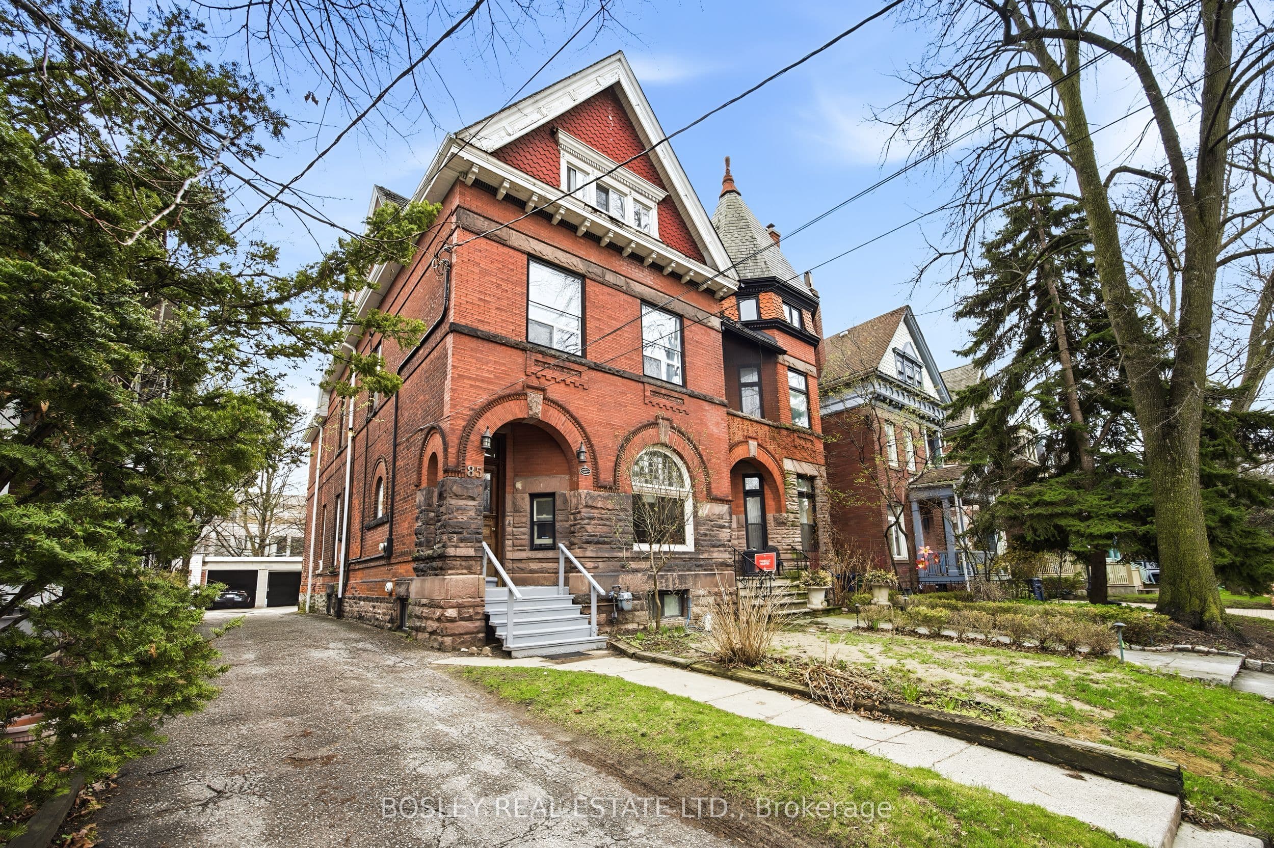 85 Walmer Road, Toronto, ON M5R 2X6