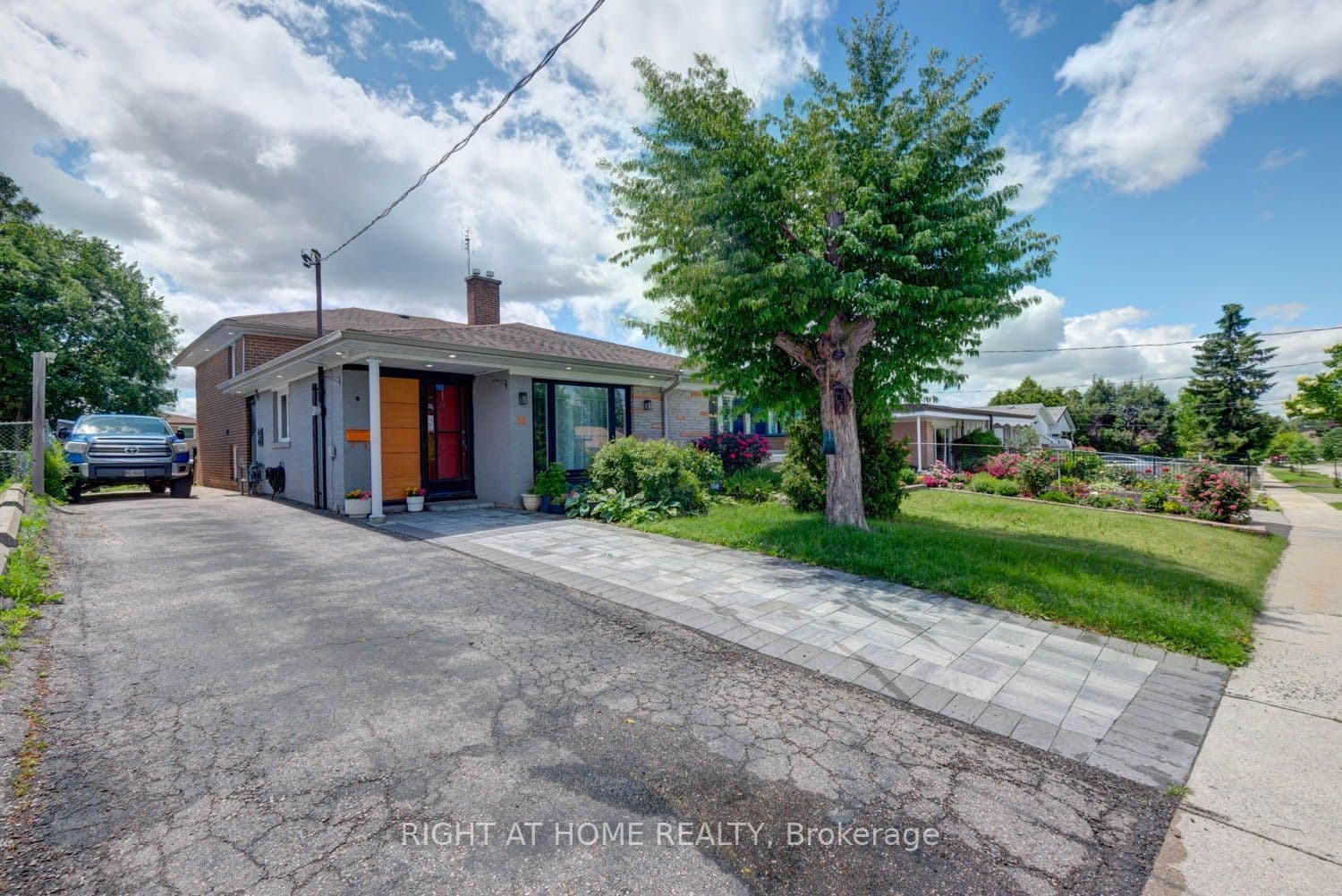31 Frankton Crescent, Toronto, ON M3J 1C2