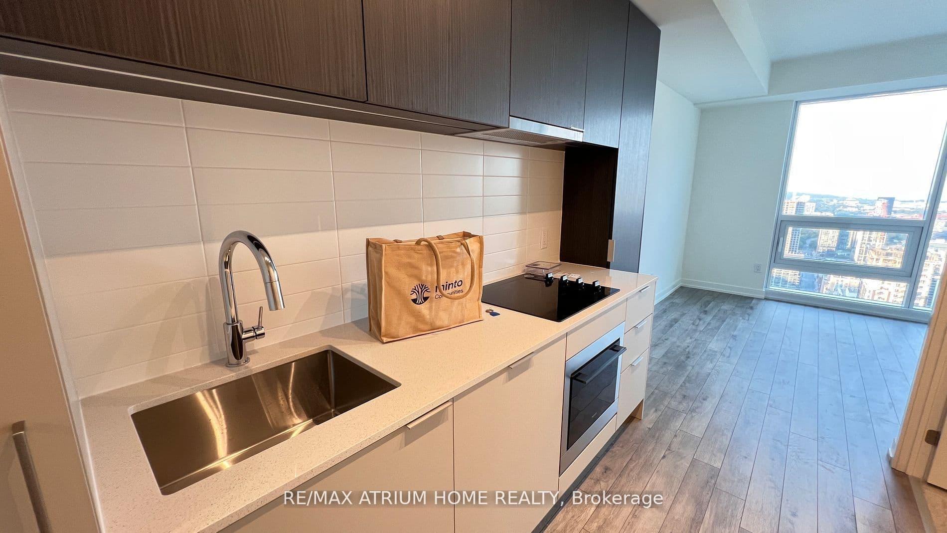 89 Church Street 4705, Toronto, ON M5C 0B7