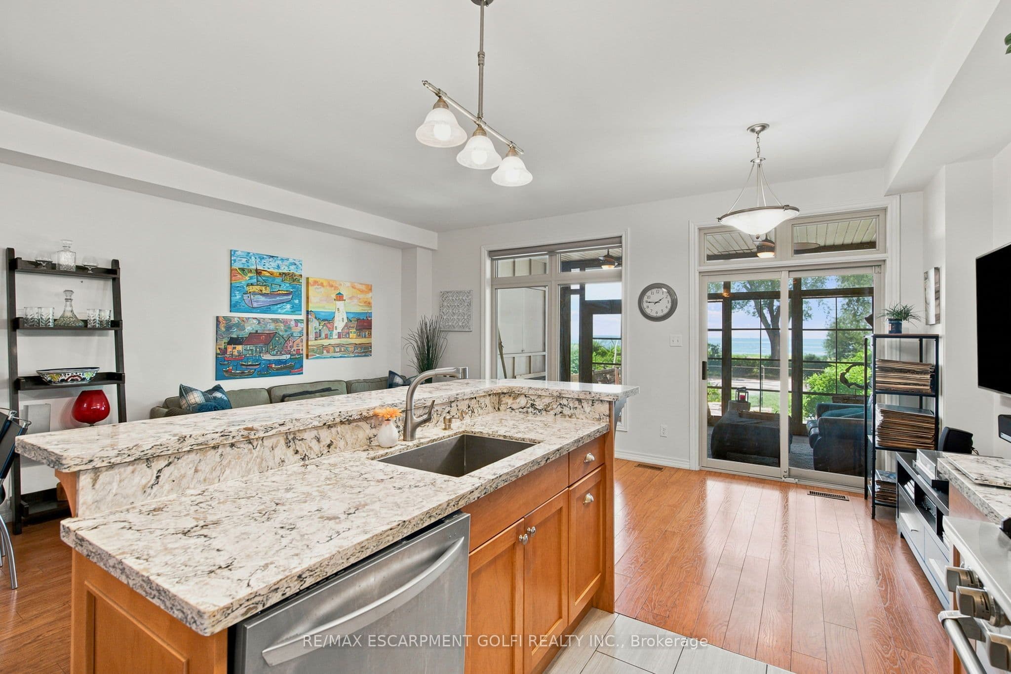 1069 Beach Boulevard, Hamilton, ON L8H 6Z9