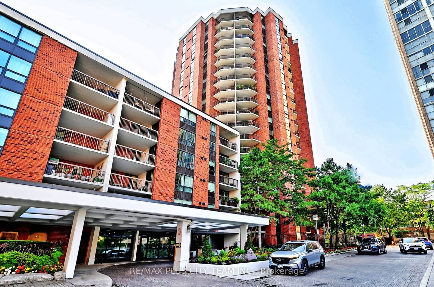 77 Maitland Place 123, Toronto, ON M4Y 2V6